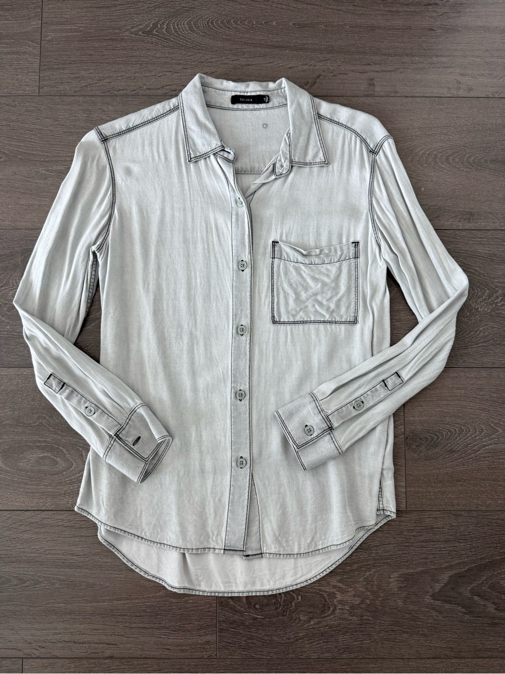 Light Gray Button-Down Shirt - Casual Long Sleeve Aritzia Talula XS top tna